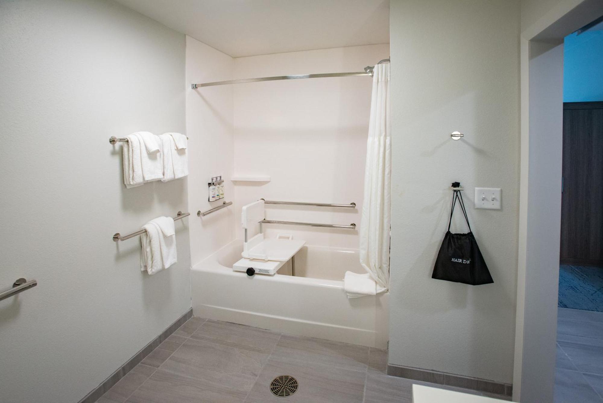 Holiday Inn Express & Suites Pensacola Airport North - I-10 By Ihg Ferry Pass Extérieur photo